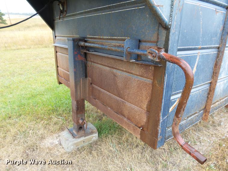 image for item DC6420 Flying L livestock trailer