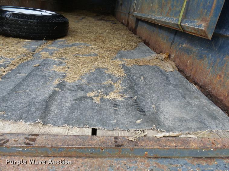 image for item DC6420 Flying L livestock trailer