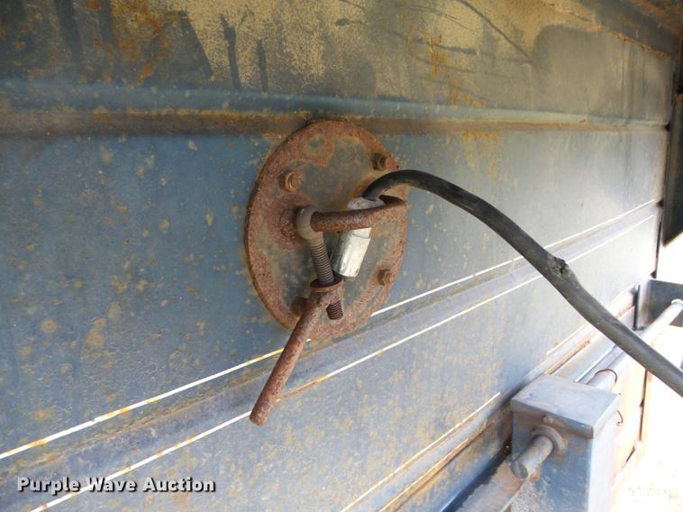 image for item DC6420 Flying L livestock trailer