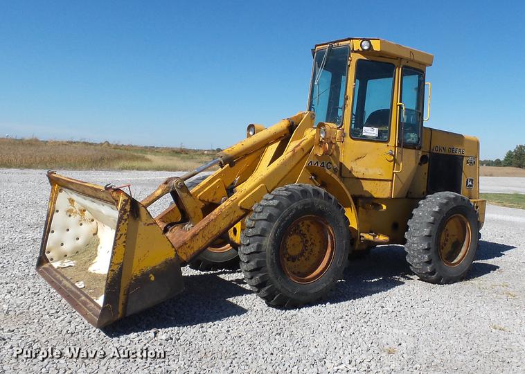 image for item DC6800 1982 John Deere 444C wheel loader