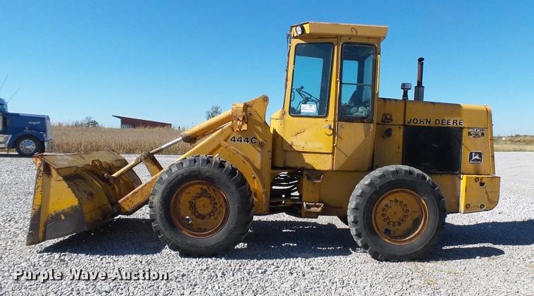 image for item DC6800 1982 John Deere 444C wheel loader