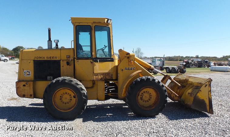 image for item DC6800 1982 John Deere 444C wheel loader