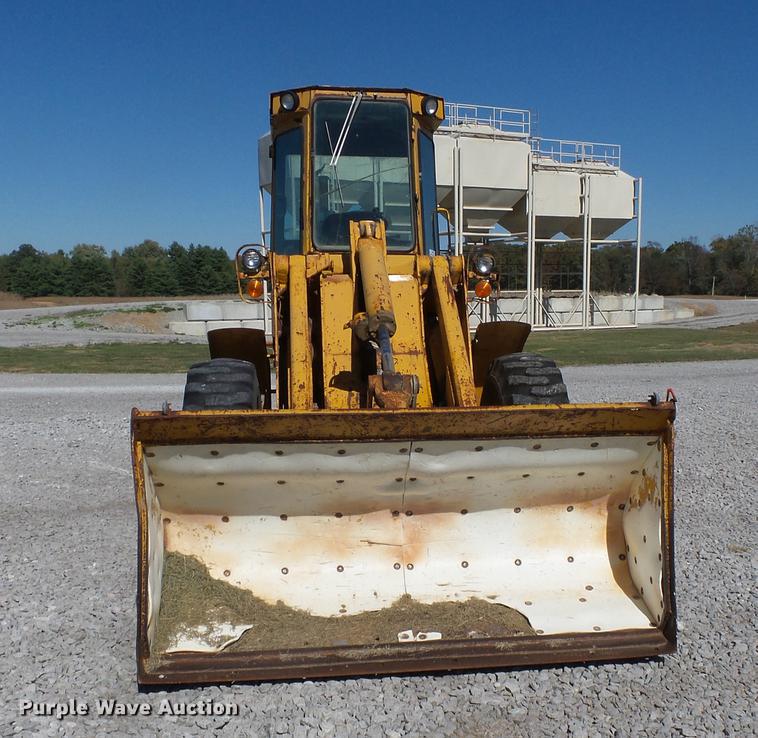 image for item DC6800 1982 John Deere 444C wheel loader