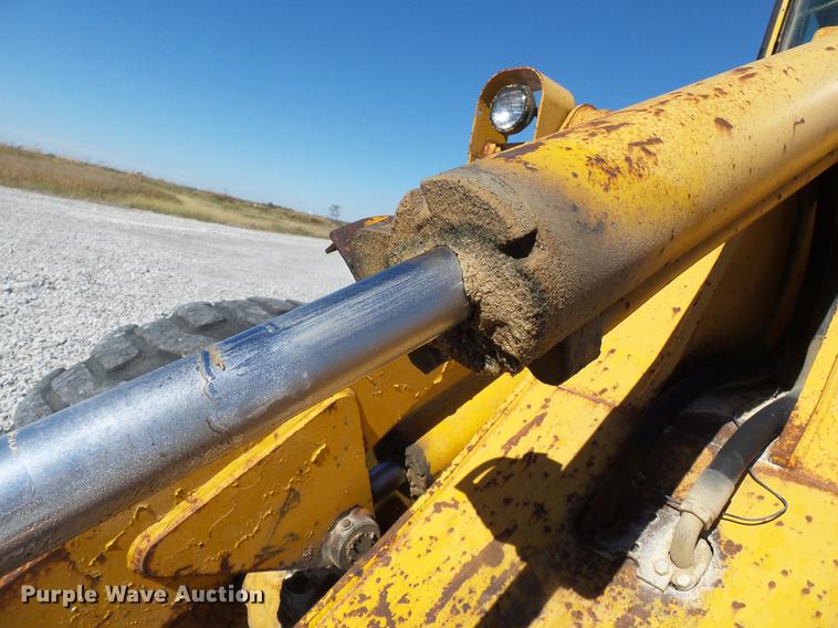 image for item DC6800 1982 John Deere 444C wheel loader