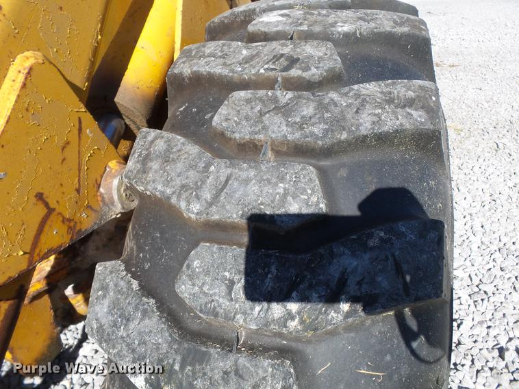 image for item DC6800 1982 John Deere 444C wheel loader