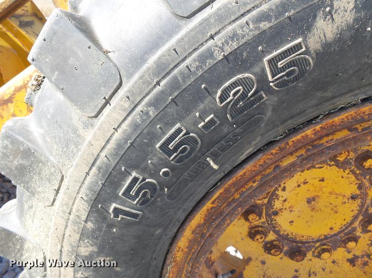 image for item DC6800 1982 John Deere 444C wheel loader