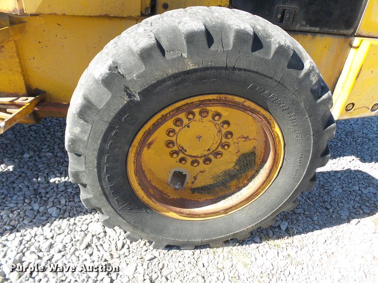 image for item DC6800 1982 John Deere 444C wheel loader