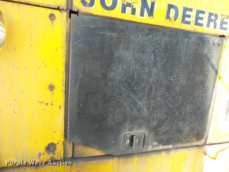 image for item DC6800 1982 John Deere 444C wheel loader