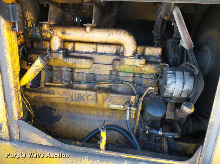 image for item DC6800 1982 John Deere 444C wheel loader