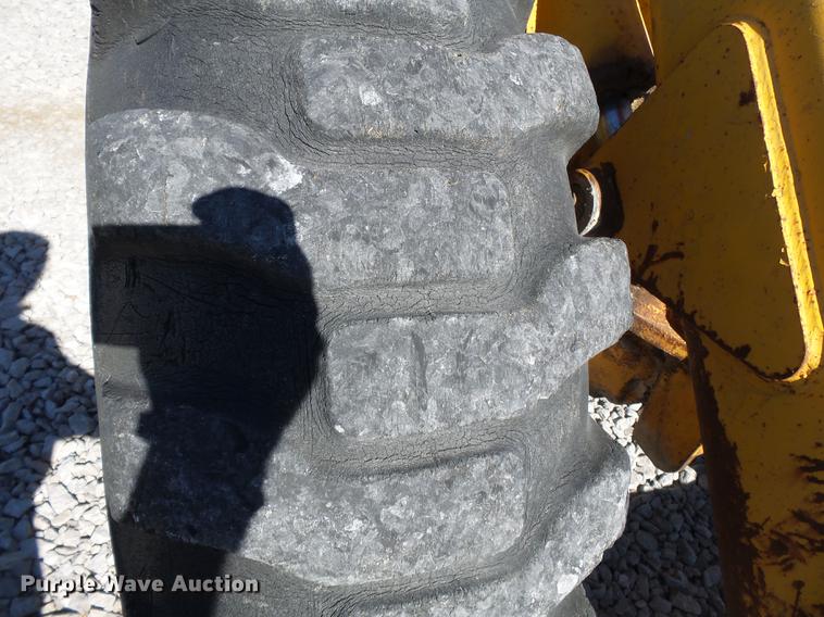 image for item DC6800 1982 John Deere 444C wheel loader