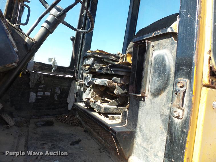 image for item DC6800 1982 John Deere 444C wheel loader