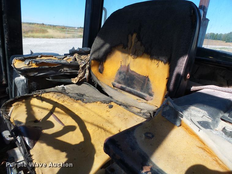 image for item DC6800 1982 John Deere 444C wheel loader