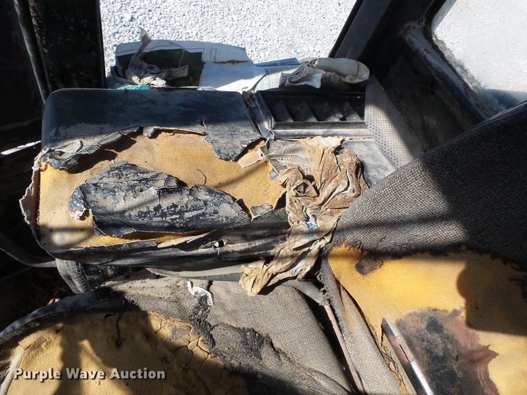 image for item DC6800 1982 John Deere 444C wheel loader