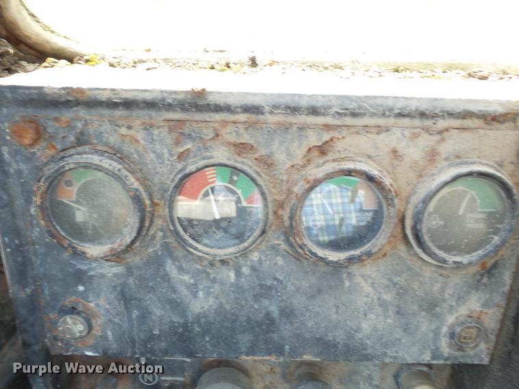 image for item DC6800 1982 John Deere 444C wheel loader