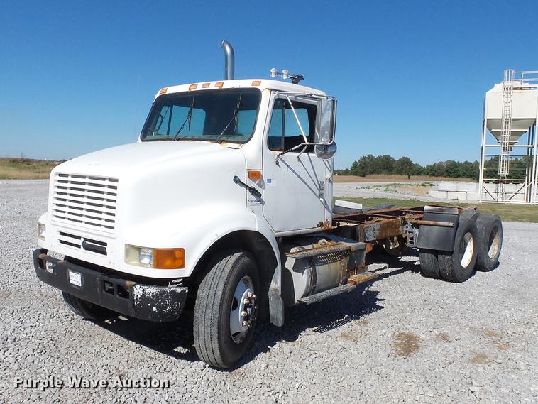 image for item DC6801 1994 International 8100 truck cab and chassis