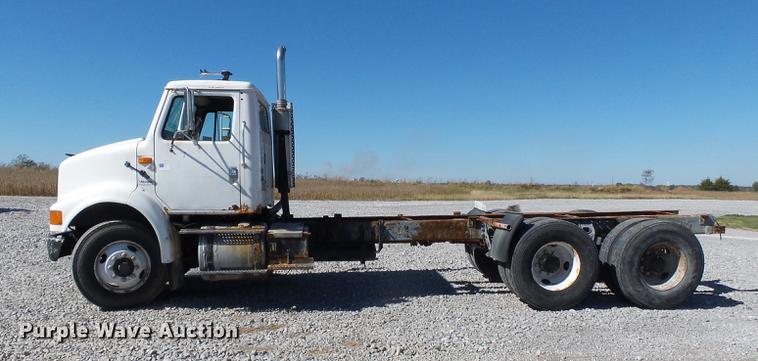 image for item DC6801 1994 International 8100 truck cab and chassis