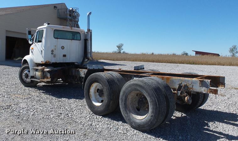 image for item DC6801 1994 International 8100 truck cab and chassis