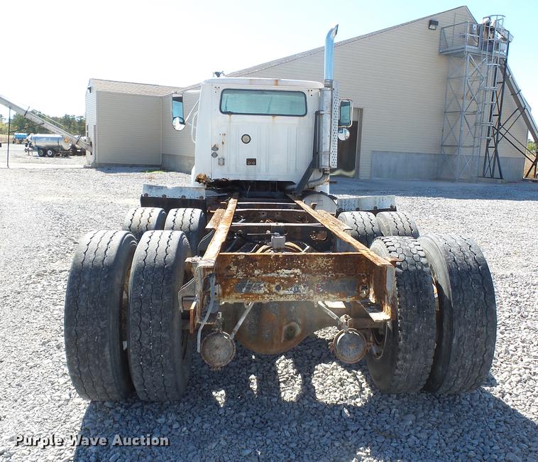 image for item DC6801 1994 International 8100 truck cab and chassis