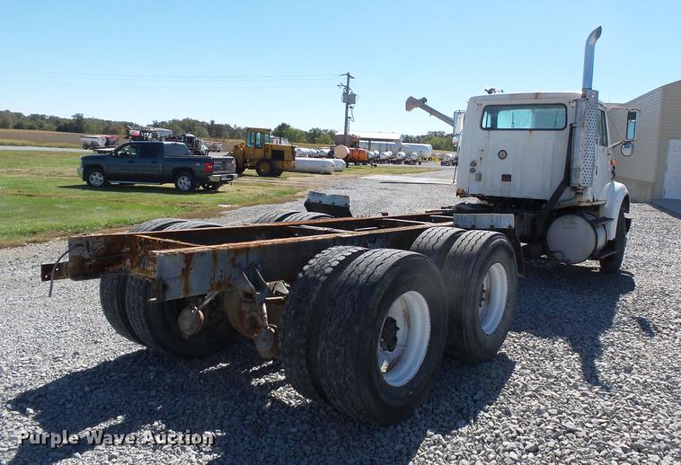 image for item DC6801 1994 International 8100 truck cab and chassis