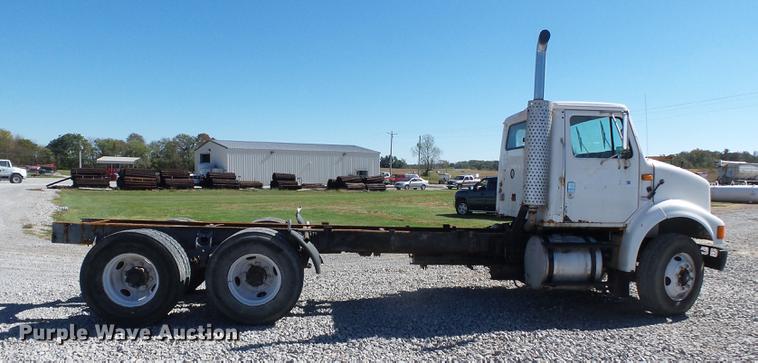 image for item DC6801 1994 International 8100 truck cab and chassis