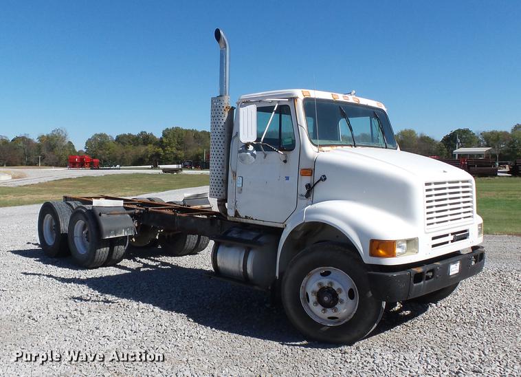 image for item DC6801 1994 International 8100 truck cab and chassis