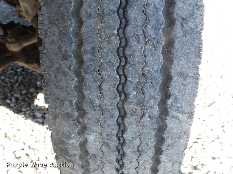 image for item DC6801 1994 International 8100 truck cab and chassis