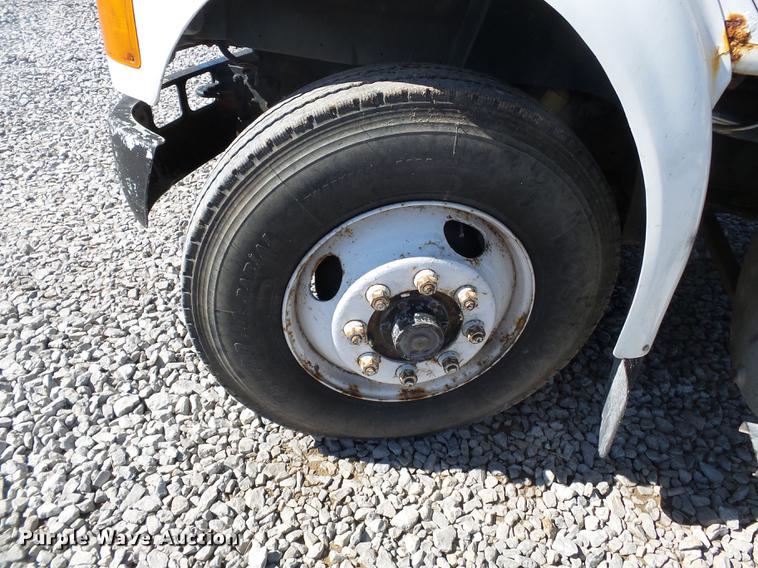 image for item DC6801 1994 International 8100 truck cab and chassis