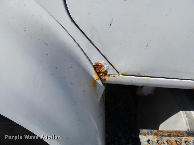 image for item DC6801 1994 International 8100 truck cab and chassis