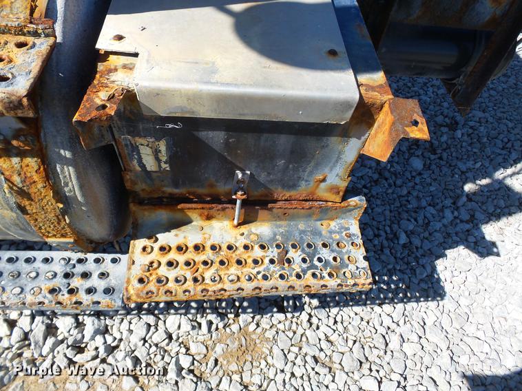 image for item DC6801 1994 International 8100 truck cab and chassis