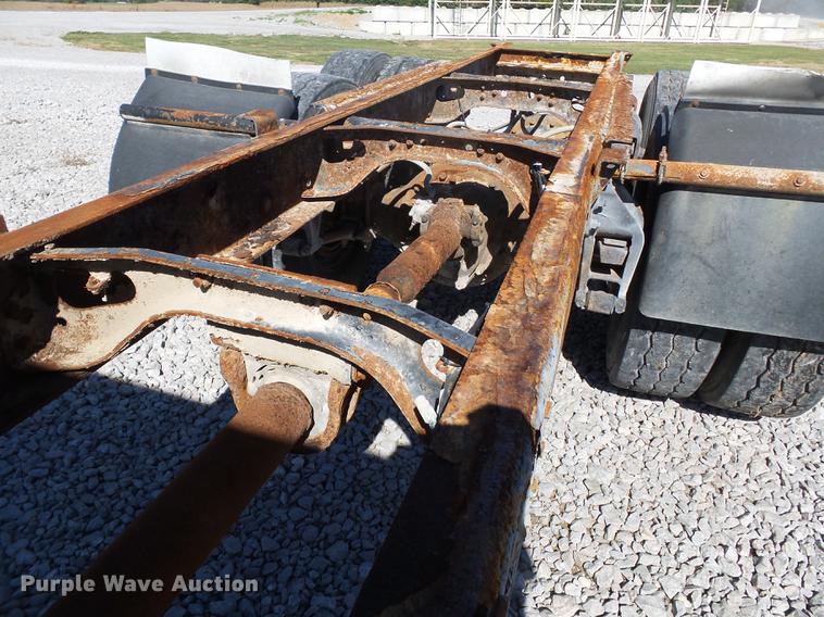 image for item DC6801 1994 International 8100 truck cab and chassis