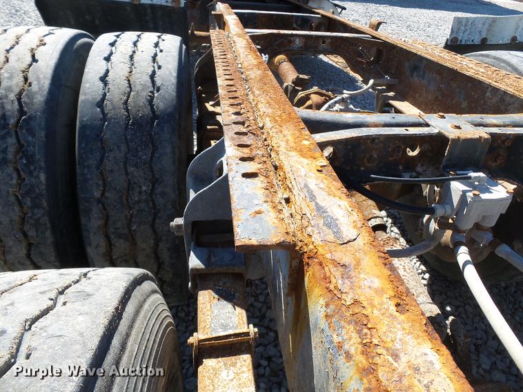 image for item DC6801 1994 International 8100 truck cab and chassis