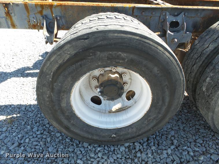 image for item DC6801 1994 International 8100 truck cab and chassis