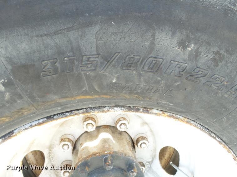 image for item DC6801 1994 International 8100 truck cab and chassis