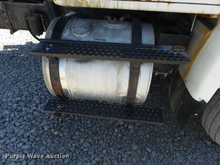 image for item DC6801 1994 International 8100 truck cab and chassis