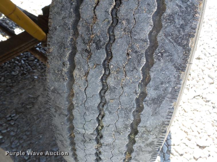 image for item DC6801 1994 International 8100 truck cab and chassis