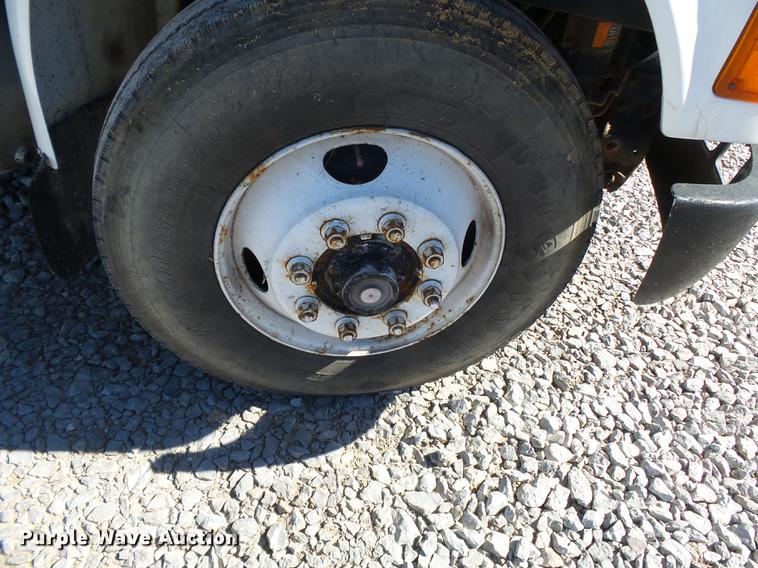 image for item DC6801 1994 International 8100 truck cab and chassis