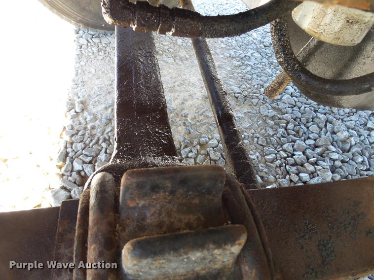 image for item DC6801 1994 International 8100 truck cab and chassis