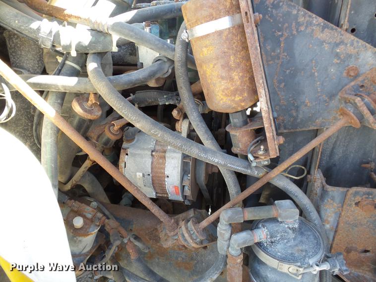 image for item DC6801 1994 International 8100 truck cab and chassis