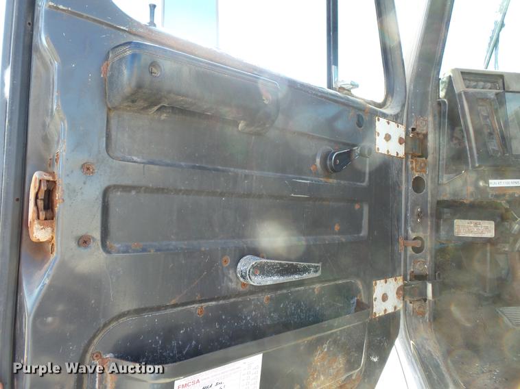 image for item DC6801 1994 International 8100 truck cab and chassis