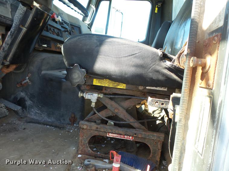 image for item DC6801 1994 International 8100 truck cab and chassis