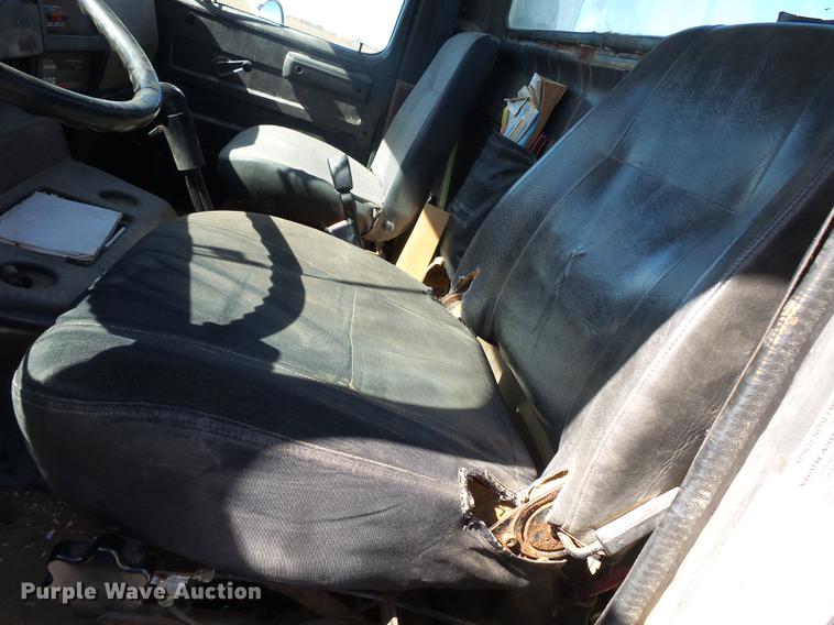 image for item DC6801 1994 International 8100 truck cab and chassis