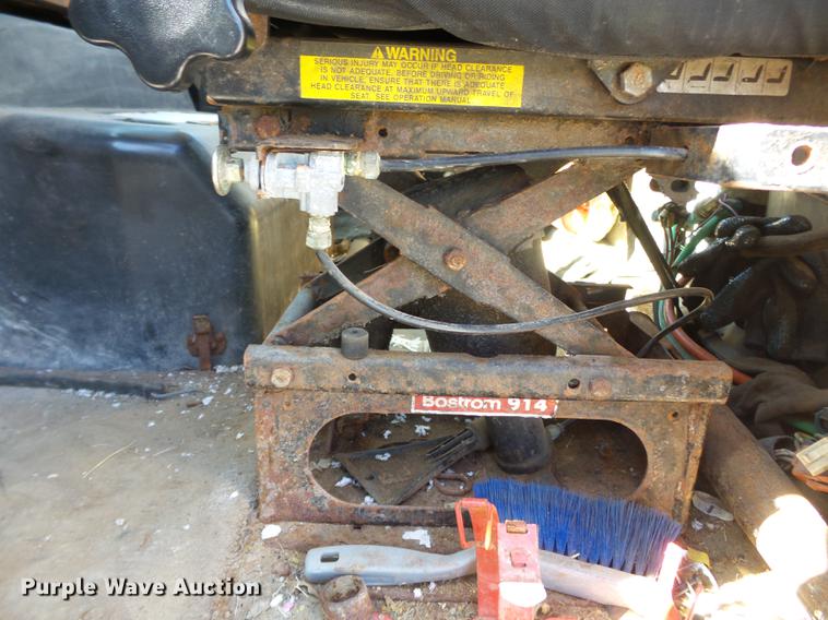 image for item DC6801 1994 International 8100 truck cab and chassis