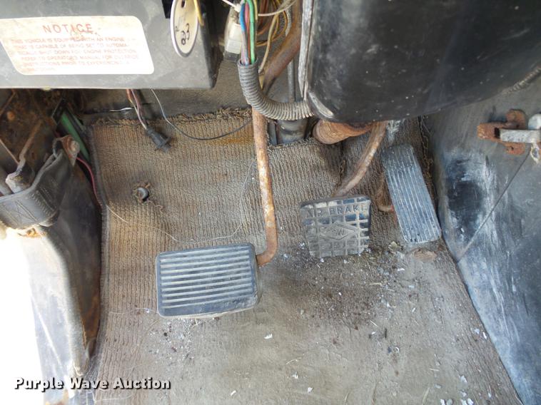 image for item DC6801 1994 International 8100 truck cab and chassis