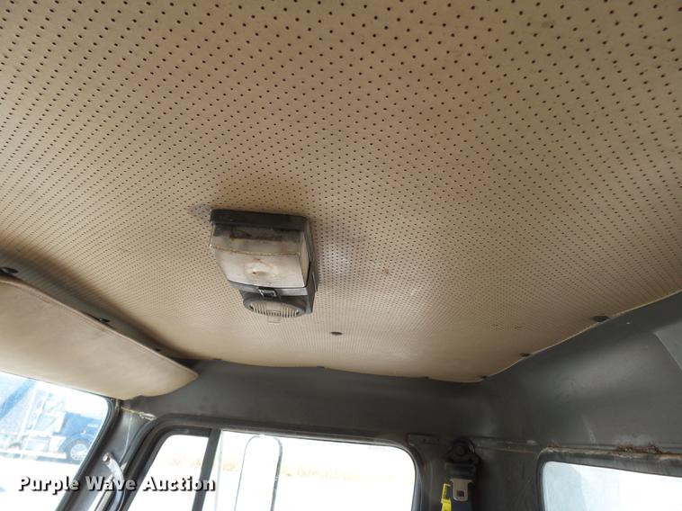 image for item DC6801 1994 International 8100 truck cab and chassis