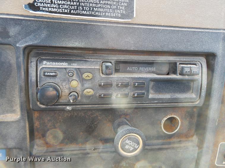 image for item DC6801 1994 International 8100 truck cab and chassis