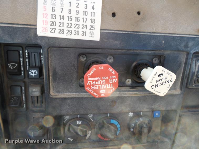 image for item DC6801 1994 International 8100 truck cab and chassis