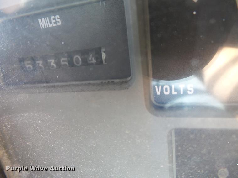 image for item DC6801 1994 International 8100 truck cab and chassis