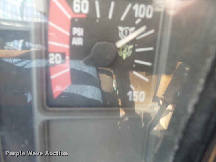 image for item DC6801 1994 International 8100 truck cab and chassis