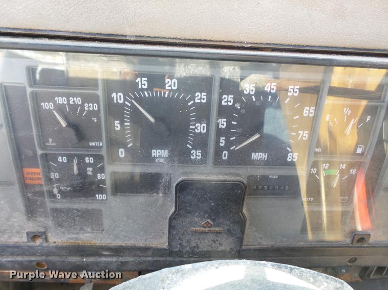 image for item DC6801 1994 International 8100 truck cab and chassis