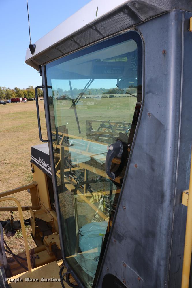 image for item DD0008 1996 Ag-Chem RoGator 854 self-propelled sprayer